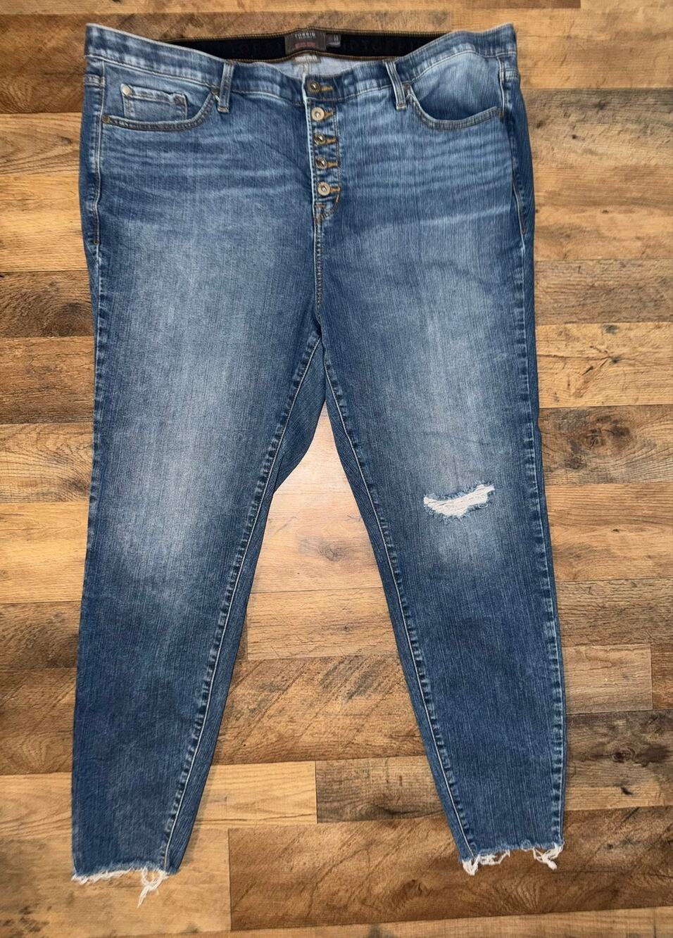 Torrid women’s button closure distressed skinny jeans